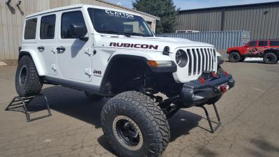 Jeep JL with 8 adjustable control arms